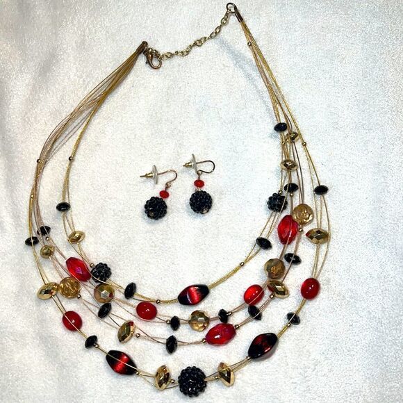 Beautiful beaded necklace with matching pierced earrings. - Picture 1 of 1